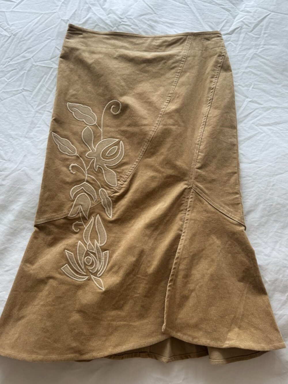 with jean Naomi skirt- tan madi 90s skirt with floral embroidery and side slit. - Picture 2 of 4